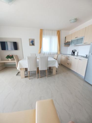 Konyha, Apartments Amor in Seget Donji