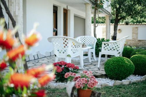 Markovic Village Apartments in Utjeha