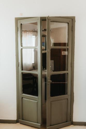 Single Room with Private Bathroom image 2