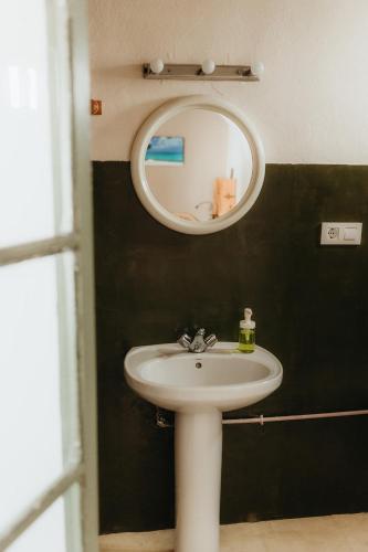 Single Room with Private Bathroom image 3