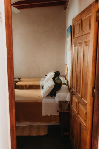 Double or Twin Room with Private Bathroom image 9