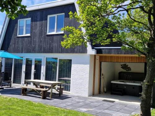 Peaceful Holiday Home in Callantsoog with Hot Tub