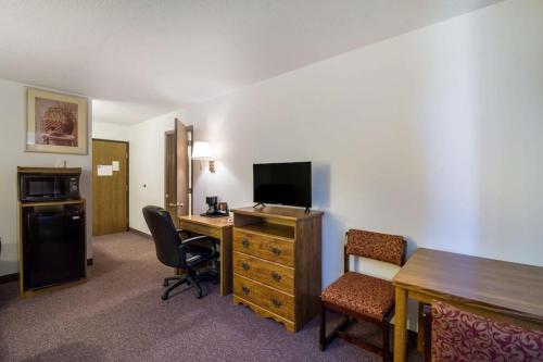 Rodeway Inn - image 26