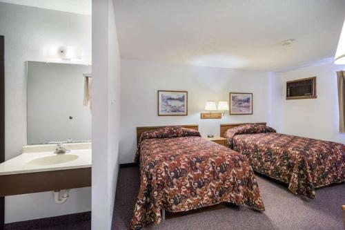 Rodeway Inn - image 36