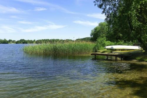 Вид, Cottage by Lake Dabrowa with Fishing in Даброва