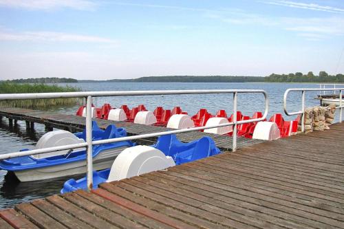Зручності, Cottage by Lake Dabrowa with Fishing in Даброва
