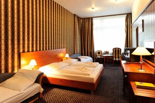 2 double beds