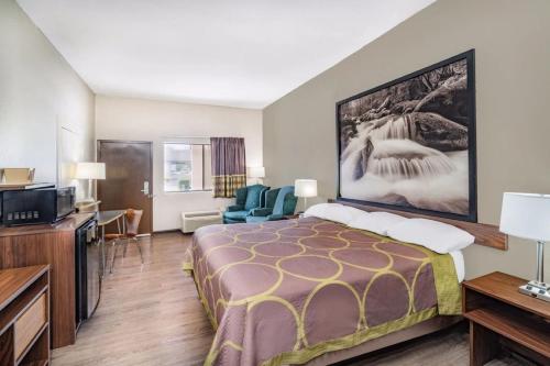 Super 8 by Wyndham Columbia - image 2