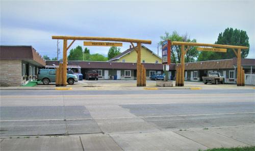 Western Motel - Lovell