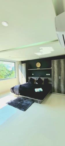 One-Bedroom Apartment image 2