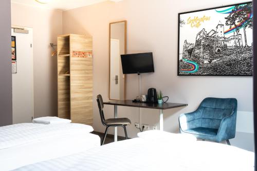 Twin Room with Bathroom image 3