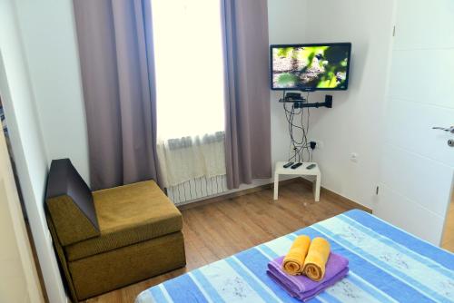 One-Bedroom Apartment with Sea View image 9