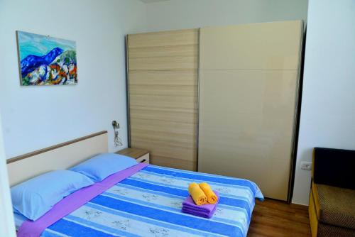 One-Bedroom Apartment with Sea View image 6