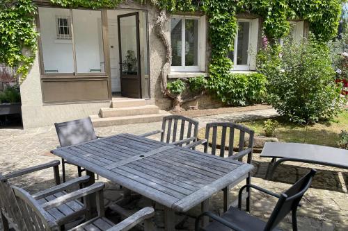 La Triolette, maison chaleureuse, indépendante et refaite à neuf dans le Vieux Coutainville, tourisme ou télétravail