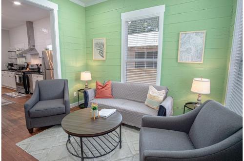 Comfy and Incredible Fenced 2BR 2 BA Near Downtown in San Antonio, USA