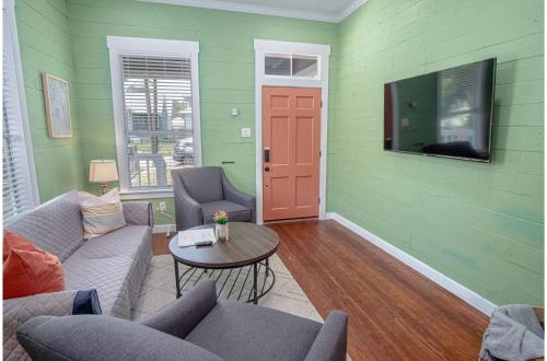 Comfy and Incredible Fenced 2BR 2 BA Near Downtown in San Antonio, USA