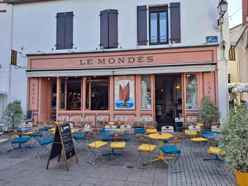 Le Mondes