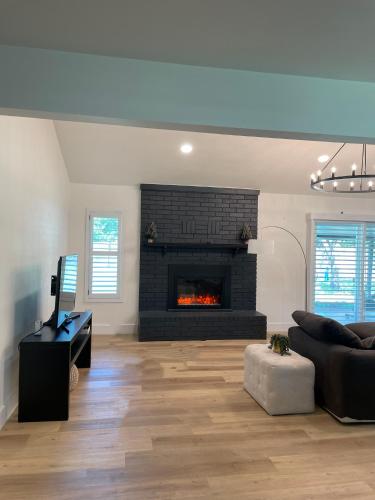 Fully Renovated 3br walkable to restaurants in Leander, USA