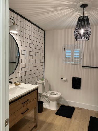 Fully Renovated 3br walkable to restaurants in Leander, USA
