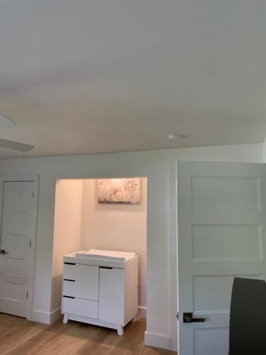 Fully Renovated 3br walkable to restaurants in Leander, USA