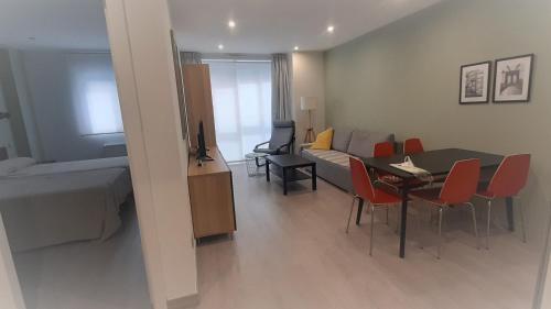 2 twin beds, 1 sofa bed