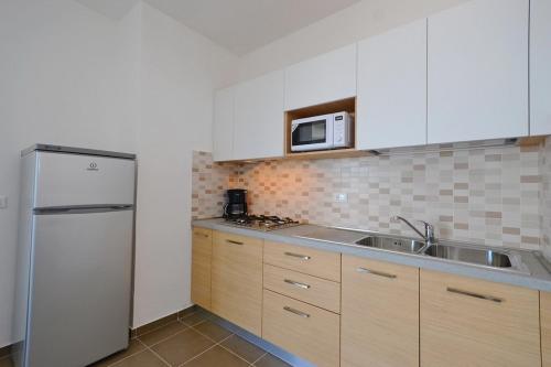 International Seaview Apartments 3