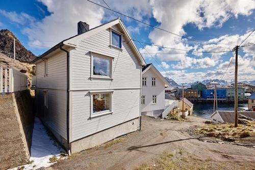 Cozy Family House with Sea Views in Historic Nyksund in Nyksund