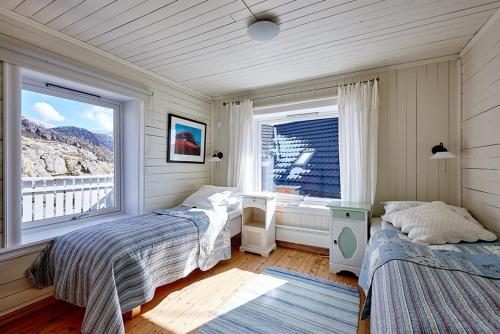 Cozy Family House with Sea Views in Historic Nyksund in Nyksund