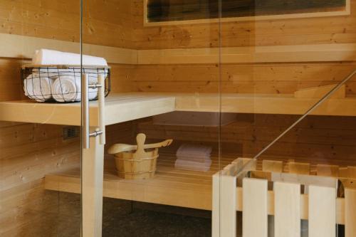 2 bedrooms, 3 beds