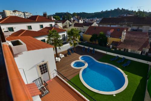 สระว่ายน้ำ, O Paço - exclusive accommodation (O Paco - exclusive accommodation) in โทมาร์