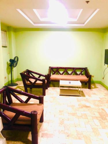 OYO 242 ベンソン アパーテル