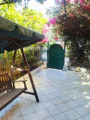  2 bedrooms appartement at Gaeta 300 m away from the beach with enclosed garden, Pension in Gaeta