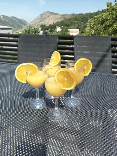 Apartment Gajo with swimming pool near Split