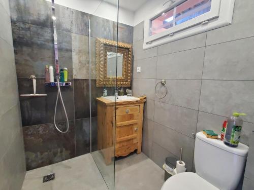 Three-Bedroom House image 2