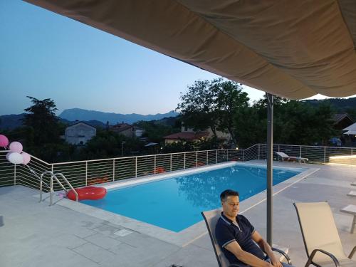 Swimming pool, Le Margherite Country House in Montefalcone Appennino