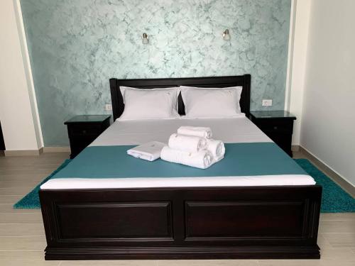 Deluxe Double Room with Side Sea View