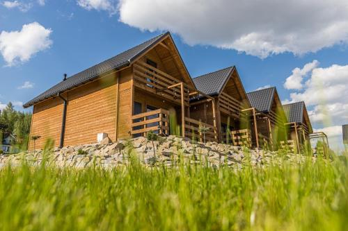 Exterior view of Wycisznia - drewniane domki caloroczne blisko Zatora