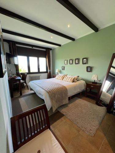 Deluxe Double or Twin Room with Mountain View