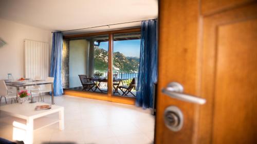  Italian Vacation Homes - Longol, Ferienwohnung in Riva di Solto