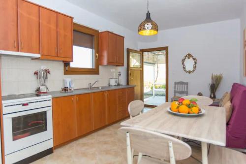 Villa Galante, (croft house nearby the sea) in Akrotiri (Cyclades)