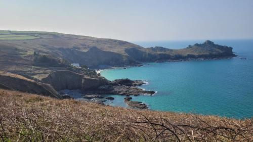 Cosy terraced Cornish cottage near the sea