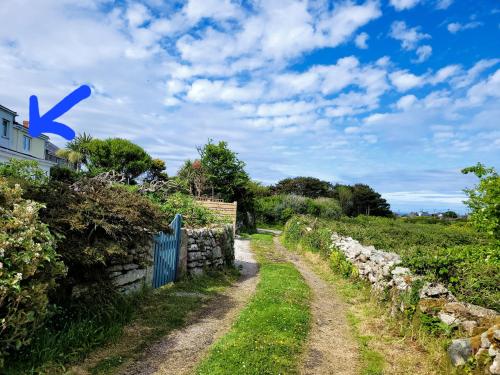 Cosy terraced Cornish cottage near the sea