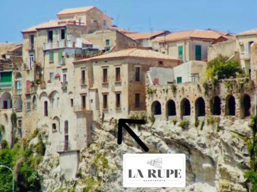 La Rupe Apartments Tropea Room Type - Three-Bedroom Apartment La Rupe Apartments Tropea Room Type - Three-Bedroom Apartment