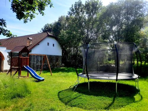 Statek Ctiboř (Statek Ctibor) in จินดริชูฟ ฮราเดค