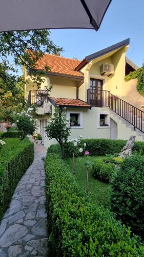 Apartman L&M in เซทินเจ
