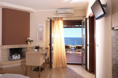 Faros Luxury Suites