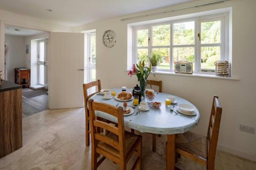 Osbornes Holiday House near Exeter - image 11