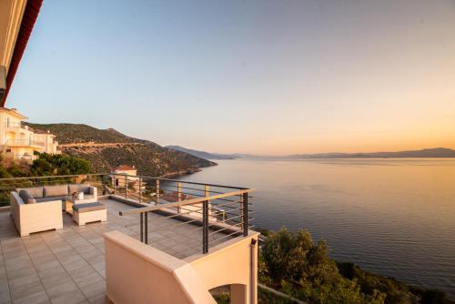 Sea Whisper Villa in Peloponnese