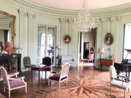 Castel Saint-Léonard (Castel Saint-Leonard) in ฟาแลส