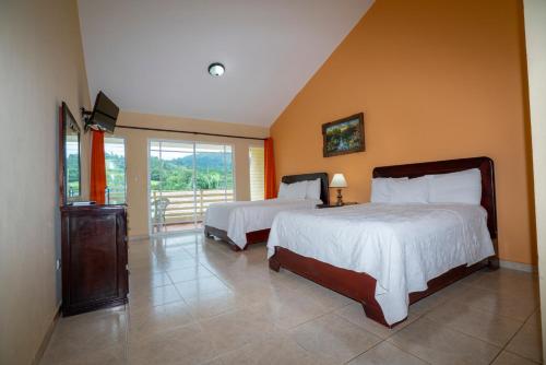 2 double beds